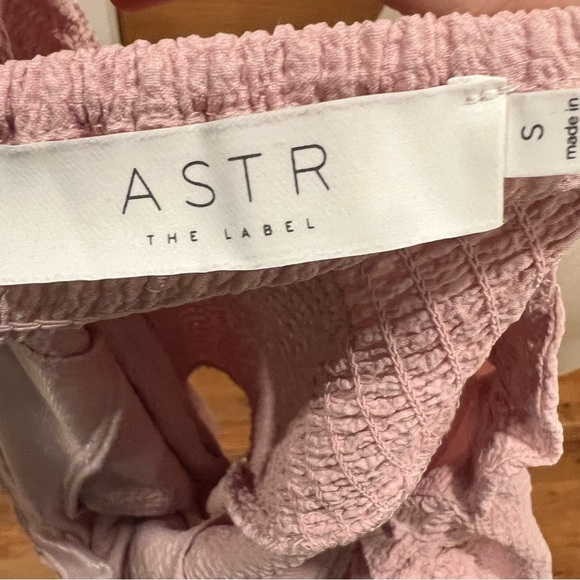 ASTR THE LABEL | Cinched Sleeve Cropped Blouse | Size Small | Soft Pink - Picture 7 of 10